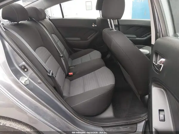 3KPFL4A71JE279892 2018 KIA FORTE - Image 8