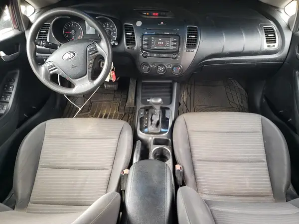 3KPFL4A72HE007393 2017 KIA FORTE - Image 8