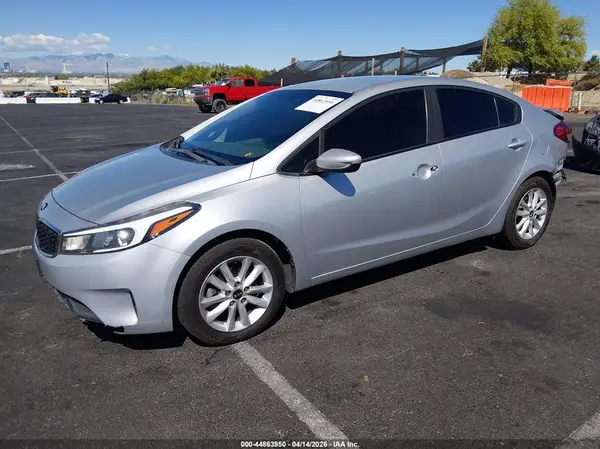 3KPFL4A72HE008074 2017 KIA FORTE - Image 2