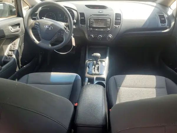 3KPFL4A72HE008463 2017 KIA FORTE - Image 8