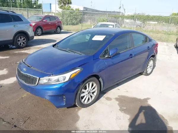 3KPFL4A72HE015672 2017 KIA FORTE - Image 2