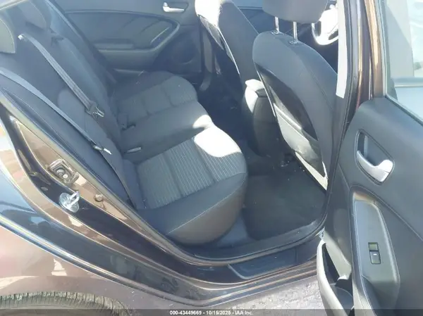 3KPFL4A72HE016465 2017 KIA FORTE - Image 8