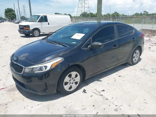 3KPFL4A72HE017471 2017 KIA FORTE - Image 2