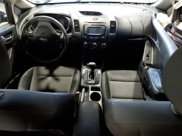 3KPFL4A72HE018765 2017 KIA FORTE - Image 8