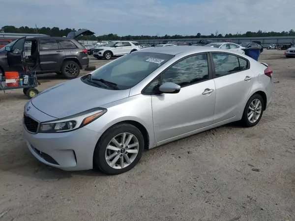 3KPFL4A72HE019902 2017 KIA FORTE - Image 1