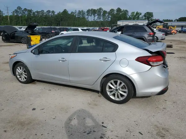 3KPFL4A72HE019902 2017 KIA FORTE - Image 2