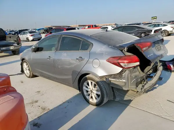 3KPFL4A72HE022203 2017 KIA FORTE - Image 2
