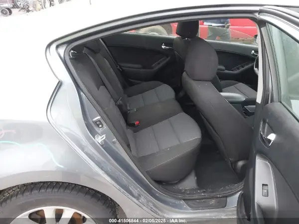 3KPFL4A72HE023867 2017 KIA FORTE - Image 8