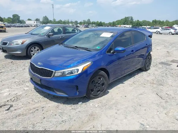 3KPFL4A72HE023903 2017 KIA FORTE - Image 2