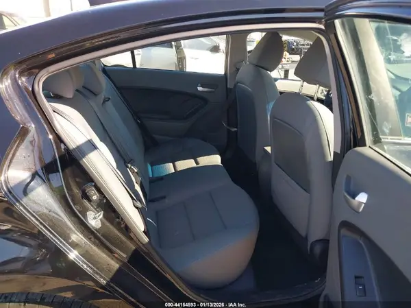 3KPFL4A72HE026817 2017 KIA FORTE - Image 8