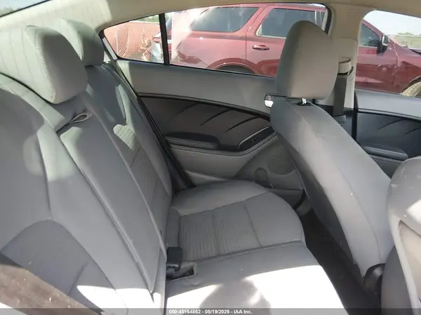 3KPFL4A72HE028227 2017 KIA FORTE - Image 8