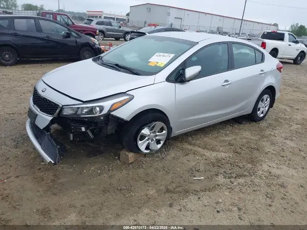 3KPFL4A72HE031922 2017 KIA FORTE - Image 2