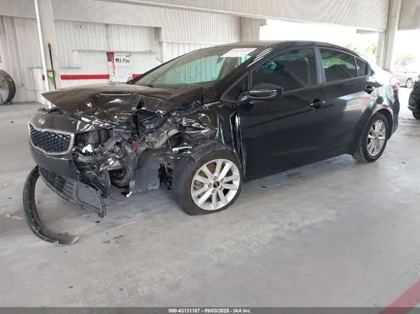 3KPFL4A72HE033525 2017 KIA FORTE - Image 2