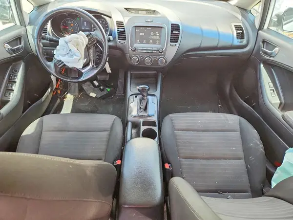3KPFL4A72HE036148 2017 KIA FORTE - Image 8