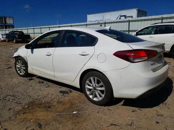 3KPFL4A72HE036151 2017 KIA FORTE - Image 2
