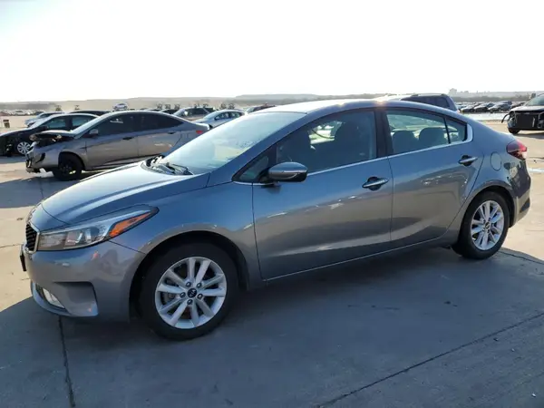 3KPFL4A72HE037882 2017 KIA FORTE - Image 1