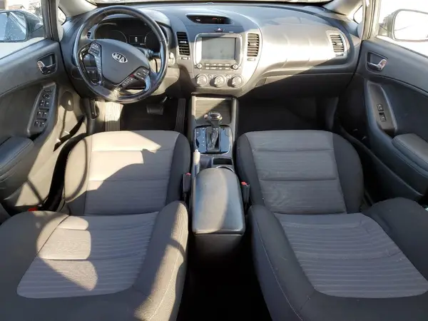 3KPFL4A72HE037882 2017 KIA FORTE - Image 8