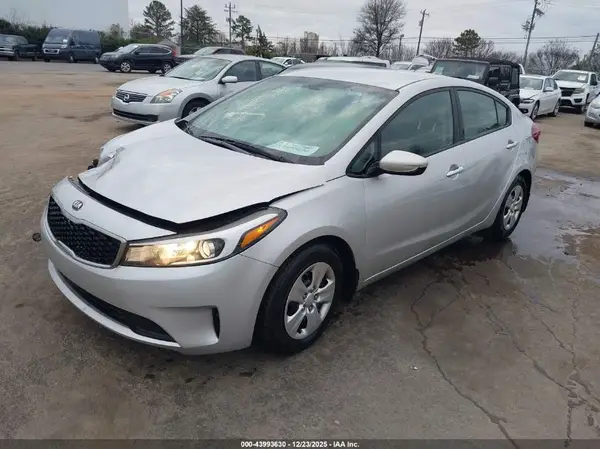 3KPFL4A72HE045321 2017 KIA FORTE - Image 2
