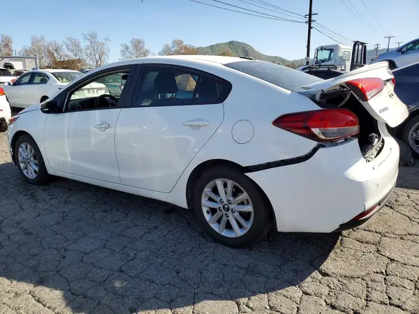 3KPFL4A72HE047439 2017 KIA FORTE - Image 2