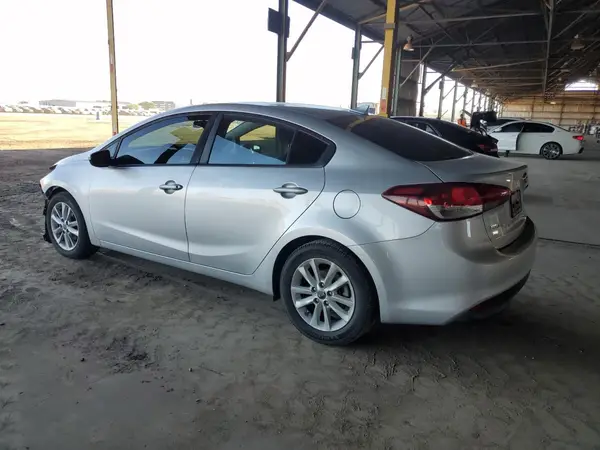 3KPFL4A72HE047666 2017 KIA FORTE - Image 2