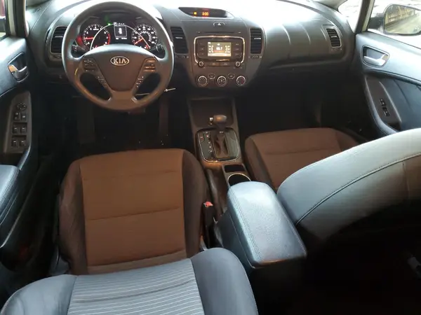 3KPFL4A72HE047666 2017 KIA FORTE - Image 8