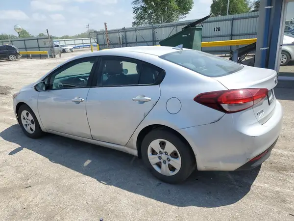 3KPFL4A72HE049031 2017 KIA FORTE - Image 2
