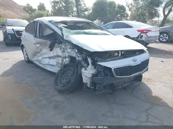 3KPFL4A72HE050695 2017 KIA FORTE - Image 1