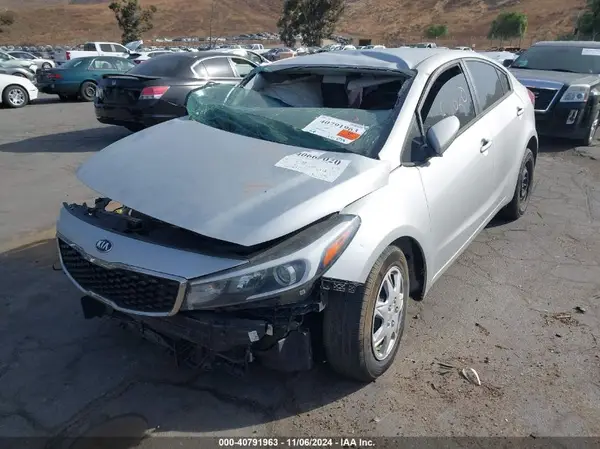 3KPFL4A72HE050695 2017 KIA FORTE - Image 2
