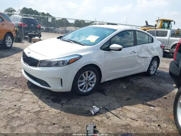 3KPFL4A72HE052026 2017 KIA FORTE - Image 2