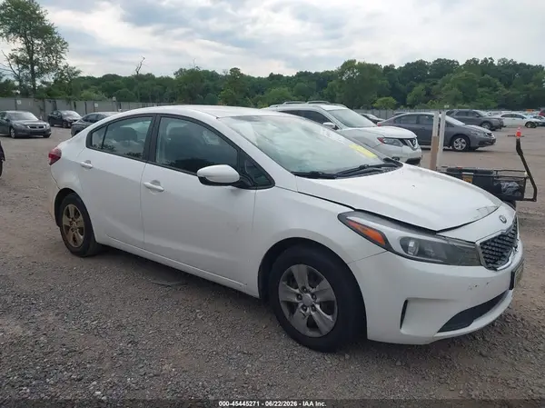 3KPFL4A72HE053399 2017 KIA FORTE - Image 1