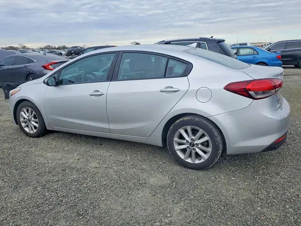 3KPFL4A72HE056030 2017 KIA FORTE - Image 2