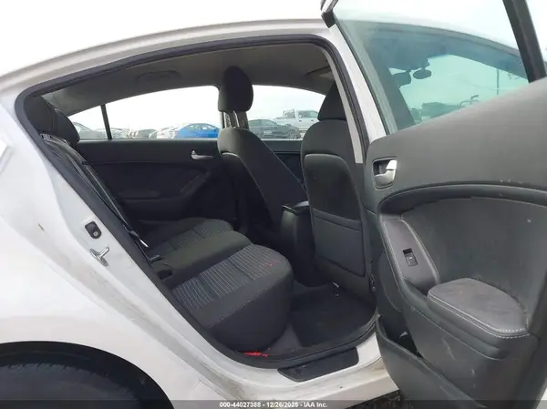 3KPFL4A72HE057789 2017 KIA FORTE - Image 8