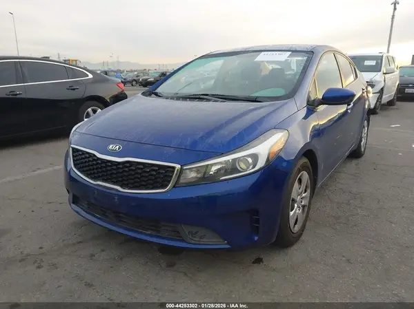 3KPFL4A72HE060899 2017 KIA FORTE - Image 2