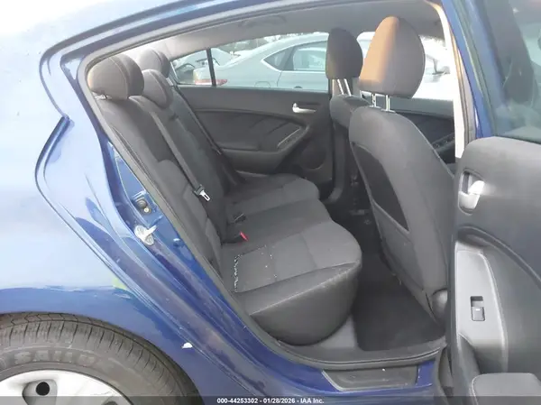 3KPFL4A72HE060899 2017 KIA FORTE - Image 8