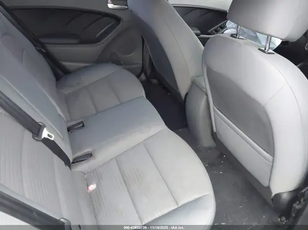 3KPFL4A72HE061471 2017 KIA FORTE - Image 8