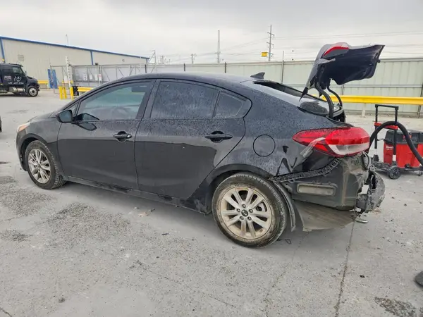 3KPFL4A72HE067660 2017 KIA FORTE - Image 2