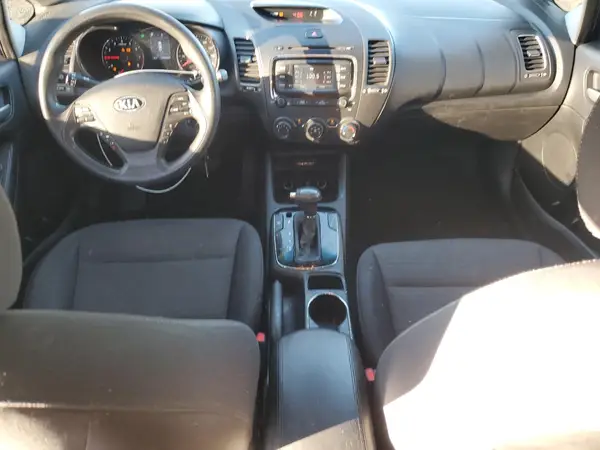 3KPFL4A72HE068081 2017 KIA FORTE - Image 8