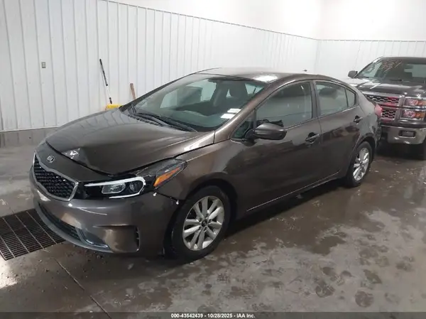 3KPFL4A72HE068128 2017 KIA FORTE - Image 2