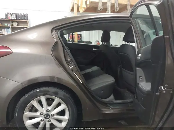 3KPFL4A72HE068128 2017 KIA FORTE - Image 8