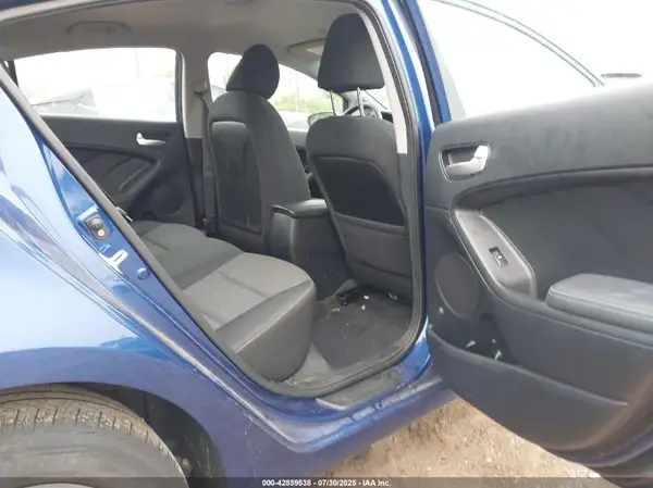 3KPFL4A72HE068887 2017 KIA FORTE - Image 8