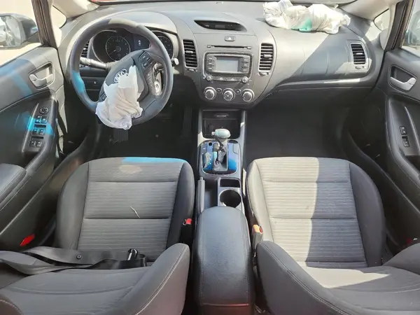3KPFL4A72HE073457 2017 KIA FORTE - Image 8