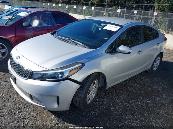 3KPFL4A72HE076181 2017 KIA FORTE - Image 2