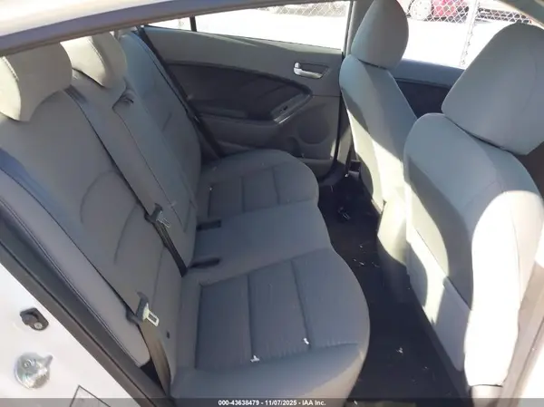 3KPFL4A72HE082322 2017 KIA FORTE - Image 8