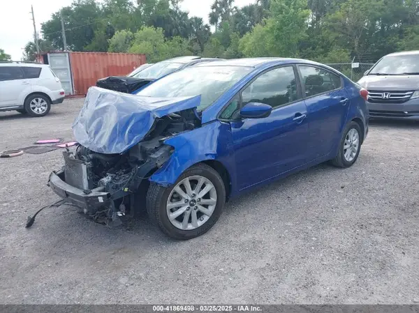 3KPFL4A72HE082417 2017 KIA FORTE - Image 2