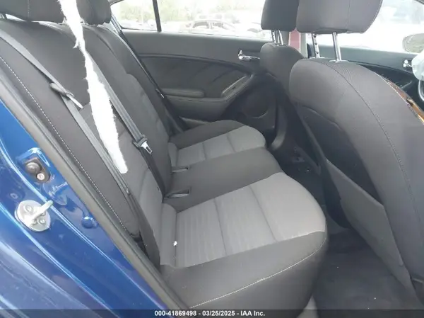3KPFL4A72HE082417 2017 KIA FORTE - Image 8
