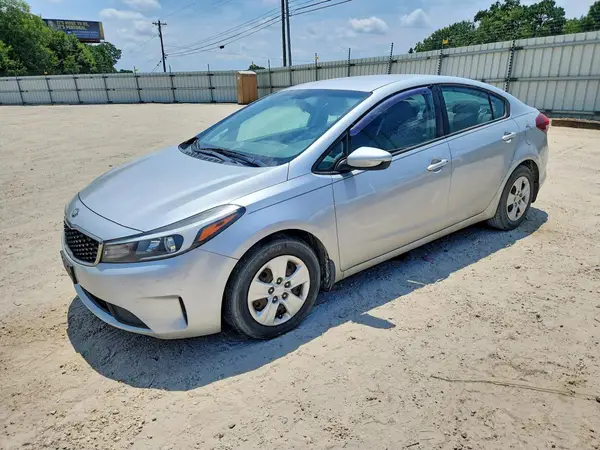 3KPFL4A72HE083535 2017 KIA FORTE - Image 1