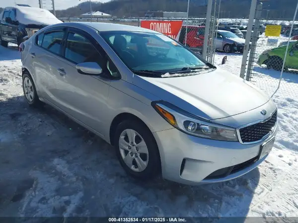 3KPFL4A72HE084748 2017 KIA FORTE - Image 1