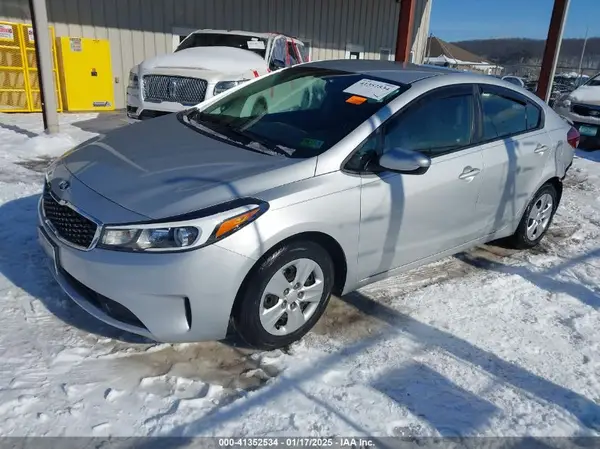 3KPFL4A72HE084748 2017 KIA FORTE - Image 2