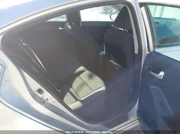 3KPFL4A72HE084748 2017 KIA FORTE - Image 8
