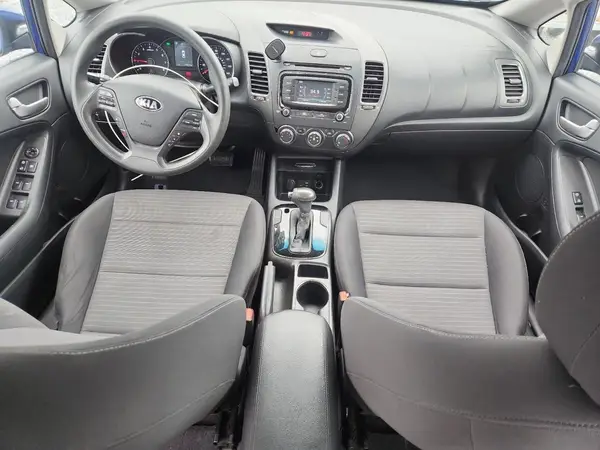 3KPFL4A72HE092333 2017 KIA FORTE - Image 8